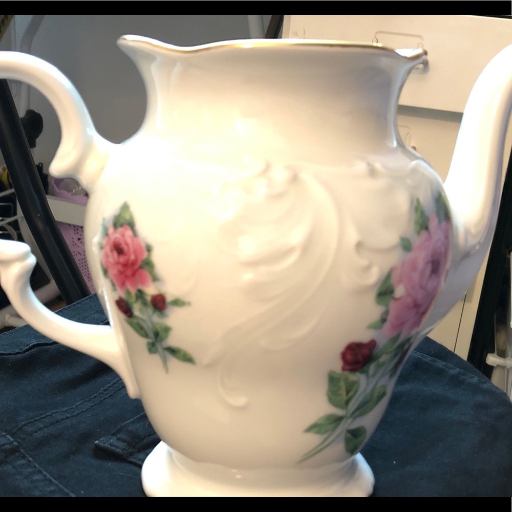 Tea pot